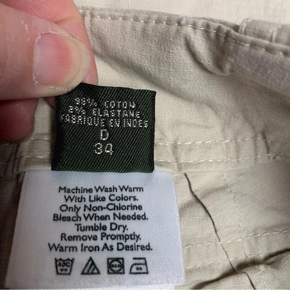 Eddie Bauer Vashon fit beige cargo capris size 4 wide belt loops - Picture 3 of 10